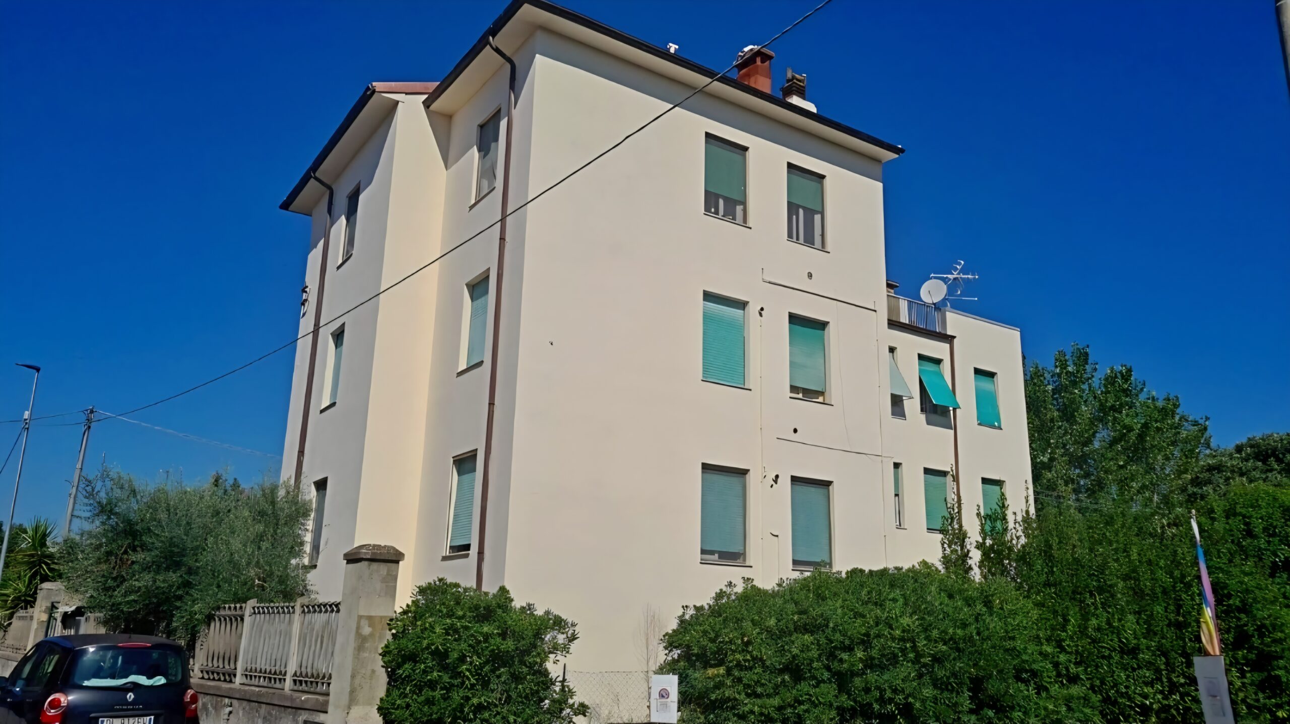 CAMPO, CANTIERE CHIUSO ALLE CASE POPOLARI DI VIA TONIOLO:RIQUALIFICATE LE FACCIATE DELL’IMMOBILE